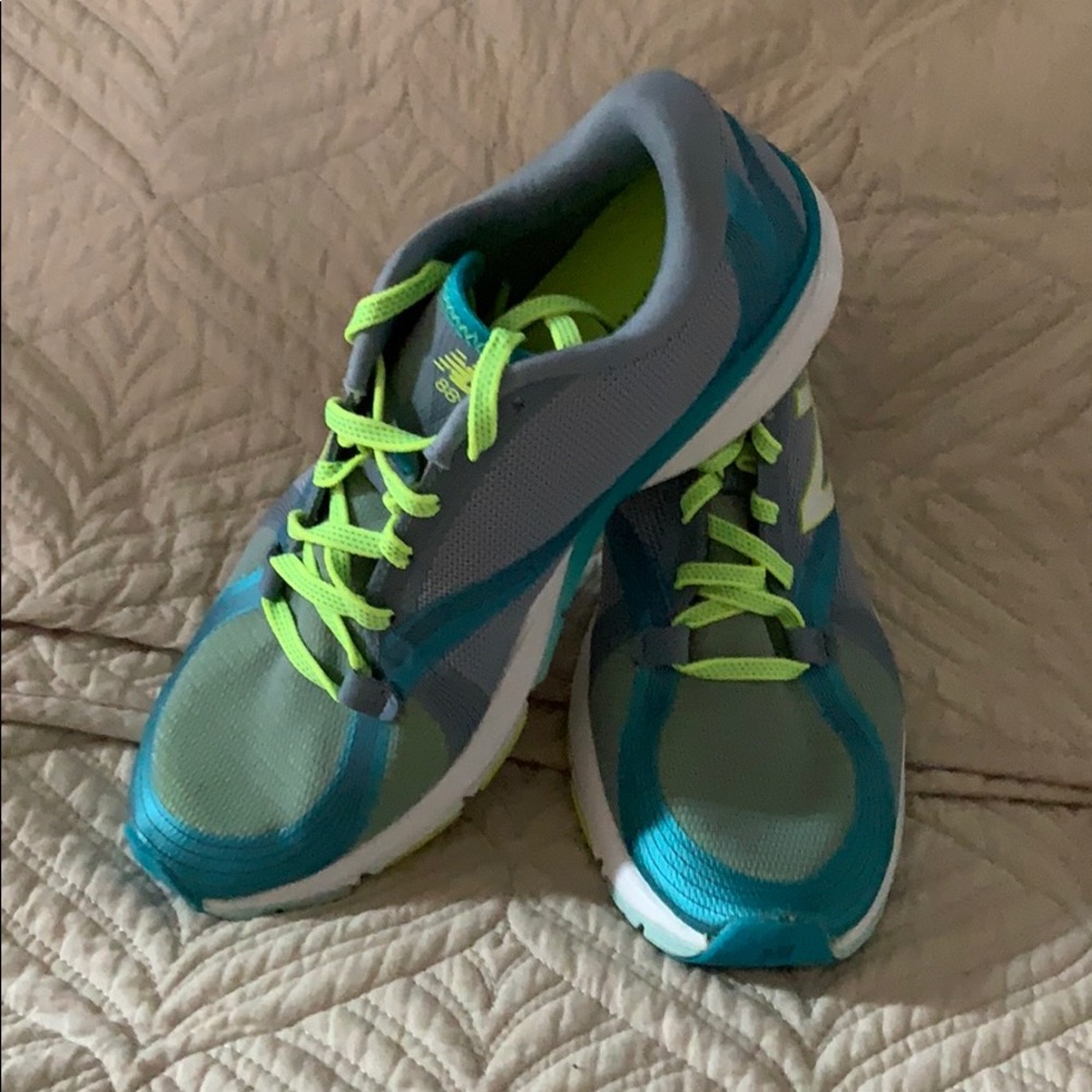 Athletic shoes never worn, new!